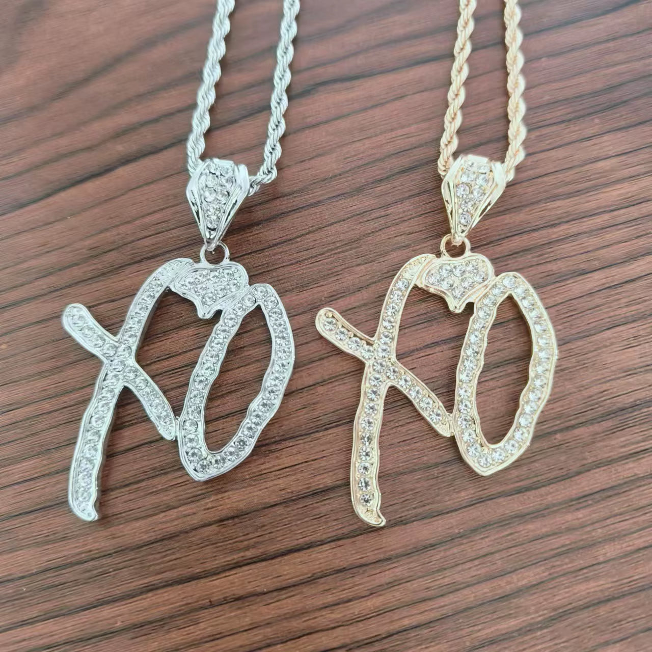 Exquisite Creative Bubble Letter Xo Inlaid White Zircon Pendant Necklace Men'S Fashion Casual Party Jewelry Holiday Gifts